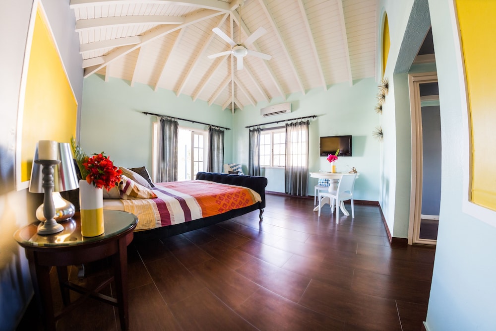 Modern Hotel Aruba — Hotel rooms in Noord, Aruba