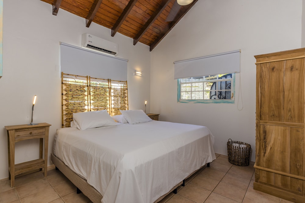 Modern Hotel Aruba — Hotel rooms in Noord, Aruba