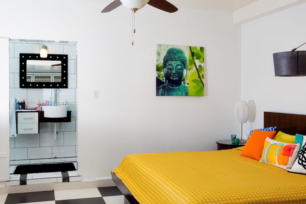 Modern Hotel Aruba — Hotel rooms in Noord, Aruba