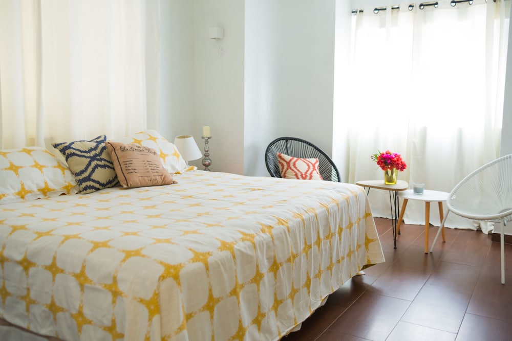 Modern Hotel Aruba — Hotel rooms in Noord, Aruba