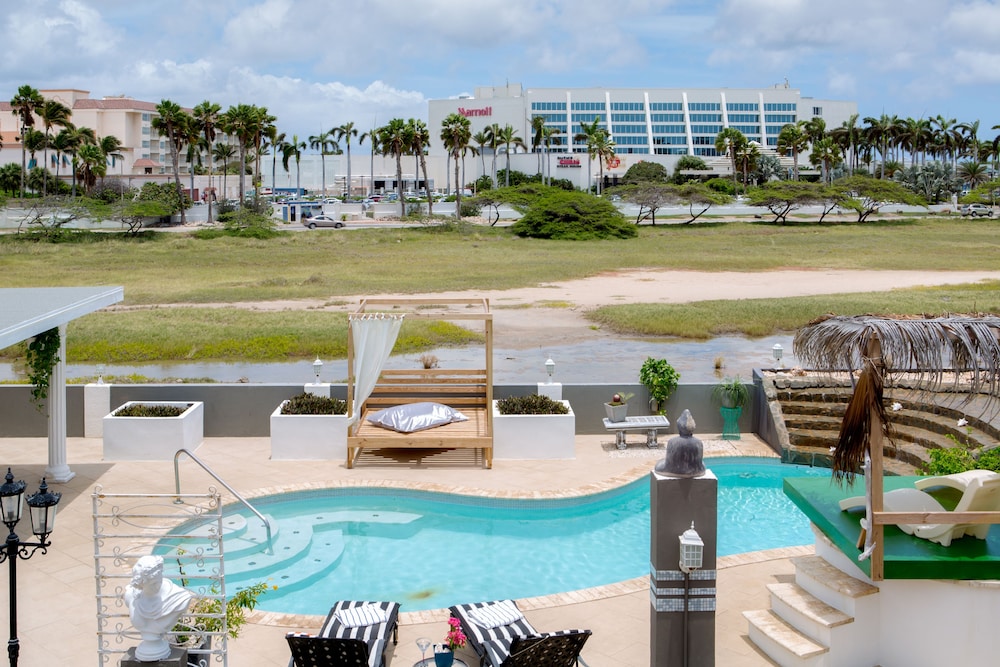 Modern Hotel Aruba — Swimming pool in Noord, Aruba