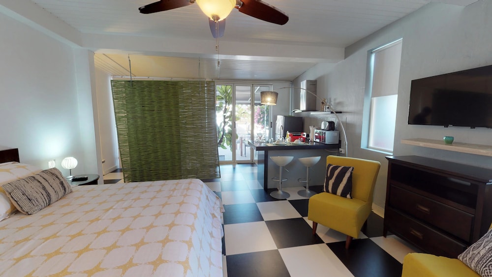 Modern Hotel Aruba — Hotel rooms in Noord, Aruba