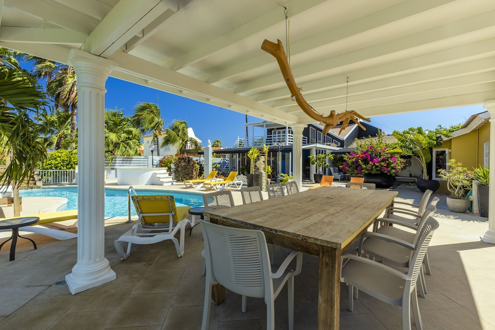 Modern Hotel Aruba — Swimming pool in Noord, Aruba