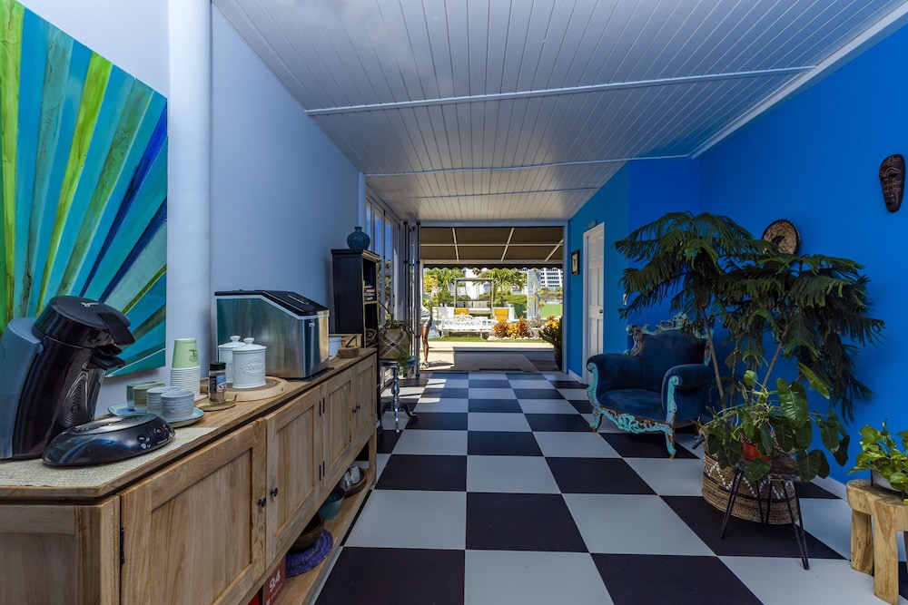 Modern Hotel Aruba — Hotel building in Noord, Aruba