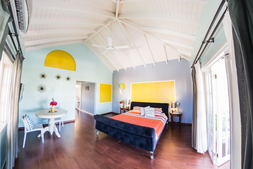 Modern Hotel Aruba — Hotel rooms in Noord, Aruba