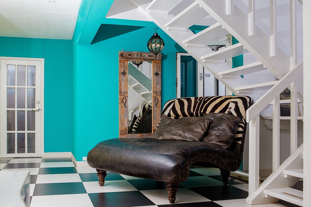 Modern Hotel Aruba — Hotel rooms in Noord, Aruba