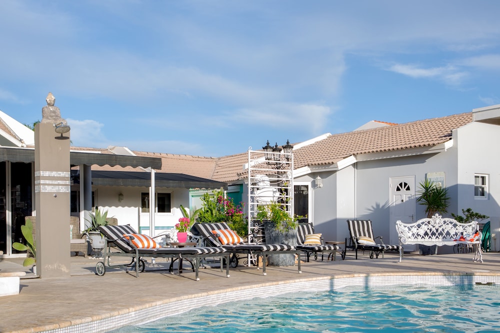 Modern Hotel Aruba — Swimming pool in Noord, Aruba