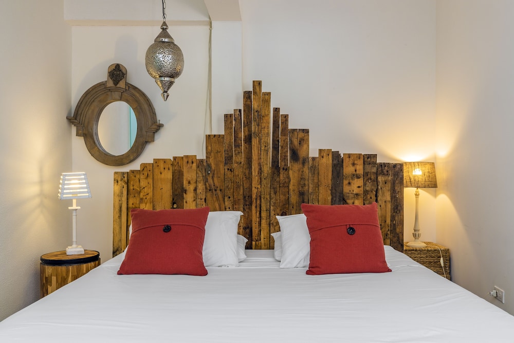 Modern Hotel Aruba — Hotel rooms in Noord, Aruba