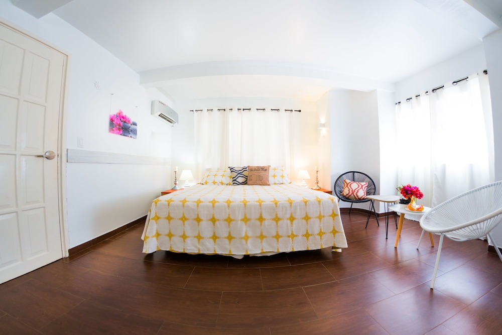 Modern Hotel Aruba — Hotel rooms in Noord, Aruba