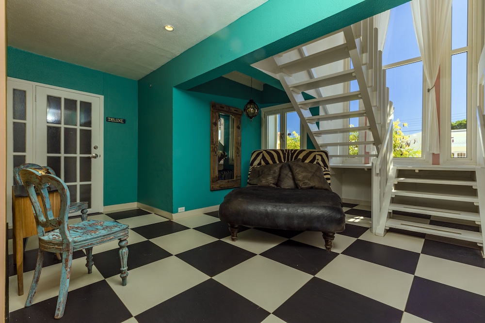 Modern Hotel Aruba — Hotel rooms in Noord, Aruba