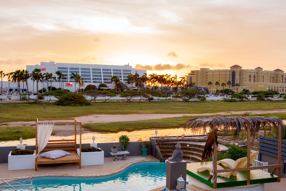 Modern Hotel Aruba — Swimming pool in Noord, Aruba