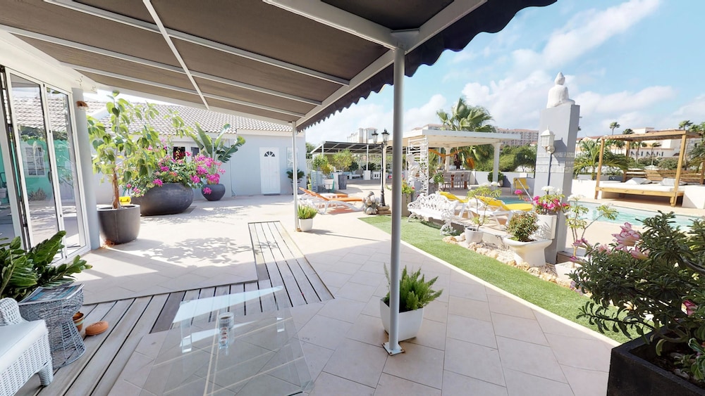 Modern Hotel Aruba — Swimming pool in Noord, Aruba