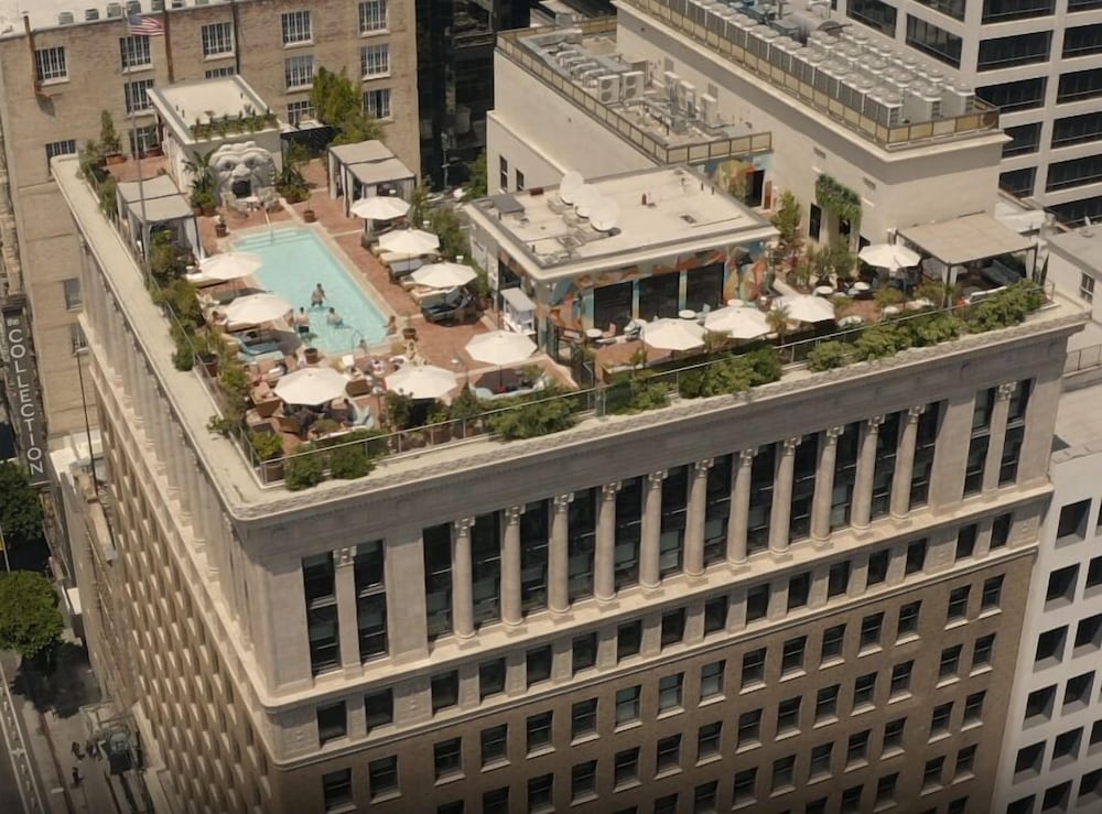 Hotel Per La, Autograph Collection — Swimming pool in Los Angeles, California