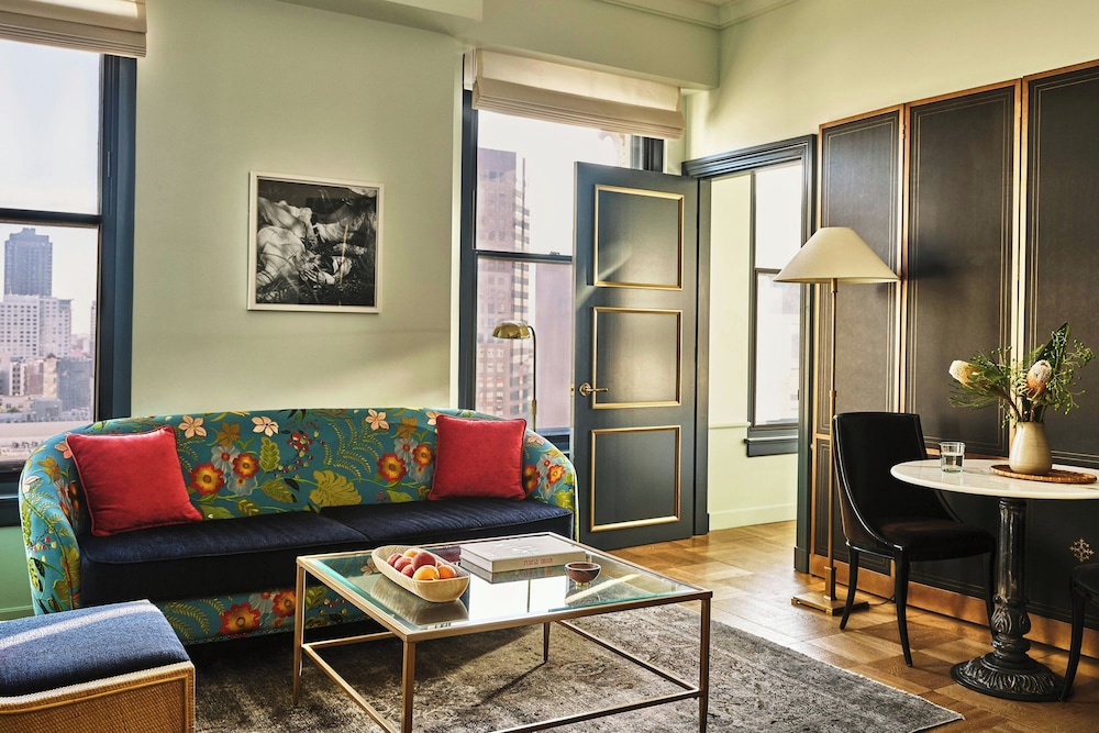 Hotel Per La, Autograph Collection — Hotel rooms in Los Angeles, California