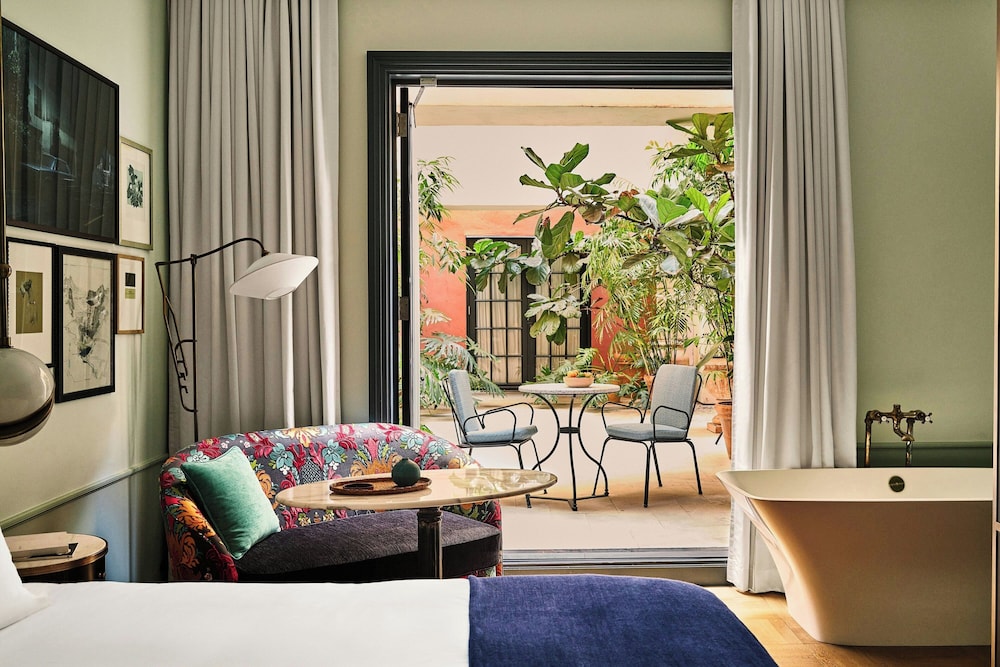 Hotel Per La, Autograph Collection — Hotel rooms in Los Angeles, California