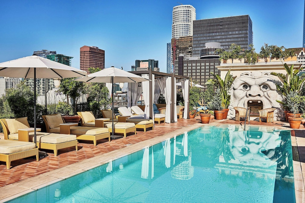Hotel Per La, Autograph Collection — Swimming pool in Los Angeles, California