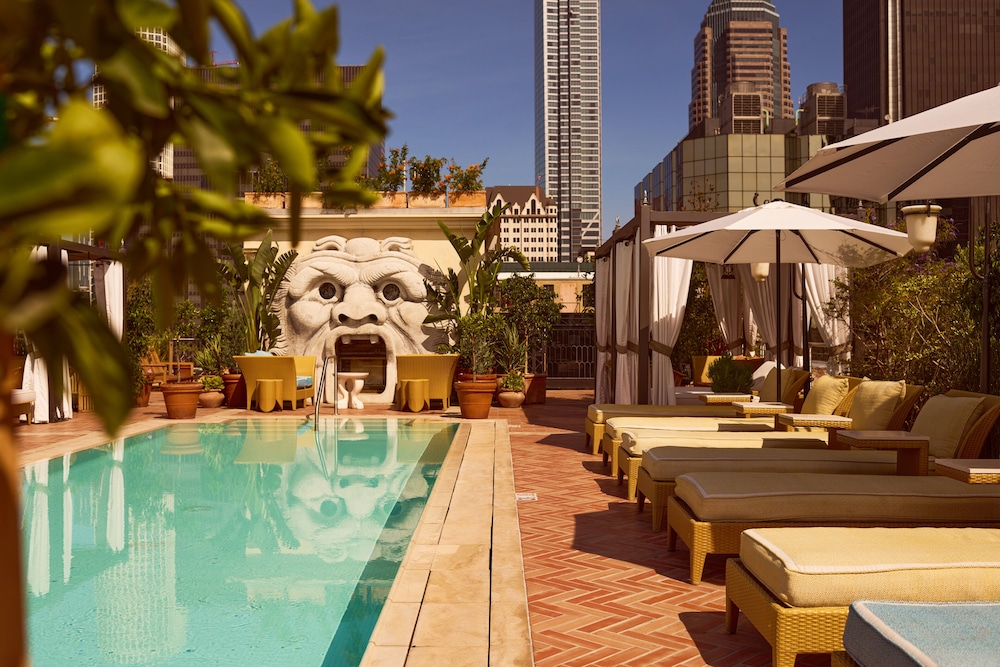 Hotel Per La, Autograph Collection — Swimming pool in Los Angeles, California