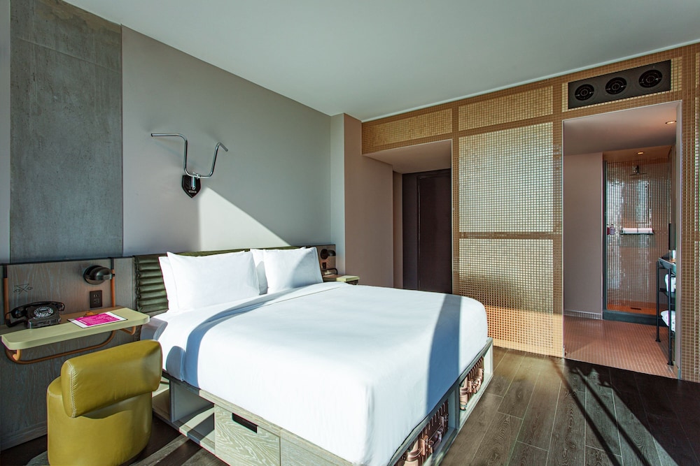 Moxy Downtown Los Angeles — Hotel rooms in Los Angeles, California