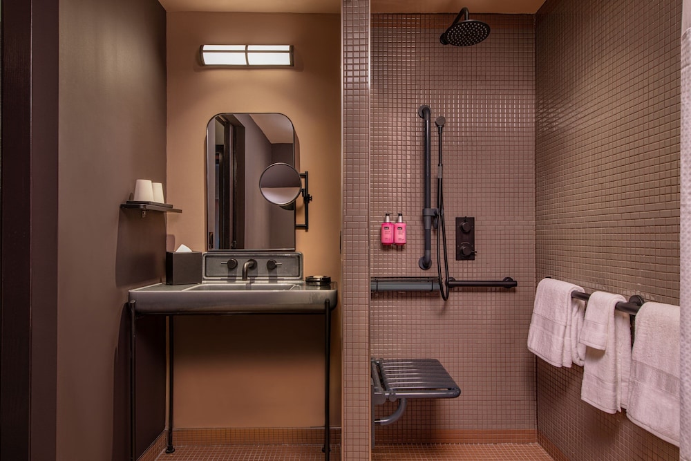 Moxy Downtown Los Angeles — Hotel rooms in Los Angeles, California