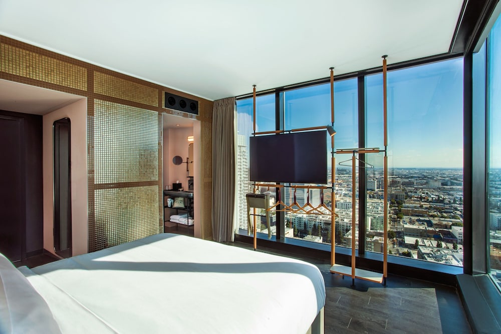 Moxy Downtown Los Angeles — Hotel rooms in Los Angeles, California