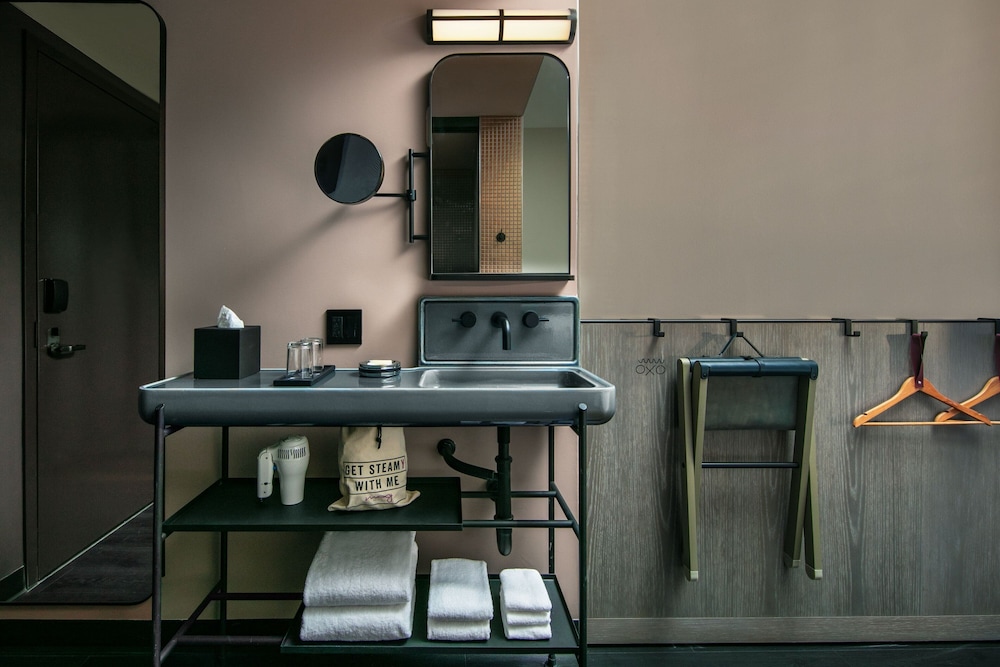 Moxy Downtown Los Angeles — Hotel rooms in Los Angeles, California