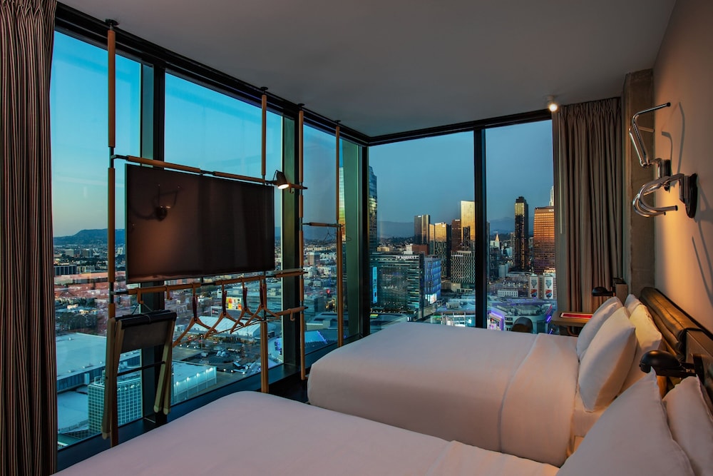 Moxy Downtown Los Angeles — Hotel rooms in Los Angeles, California