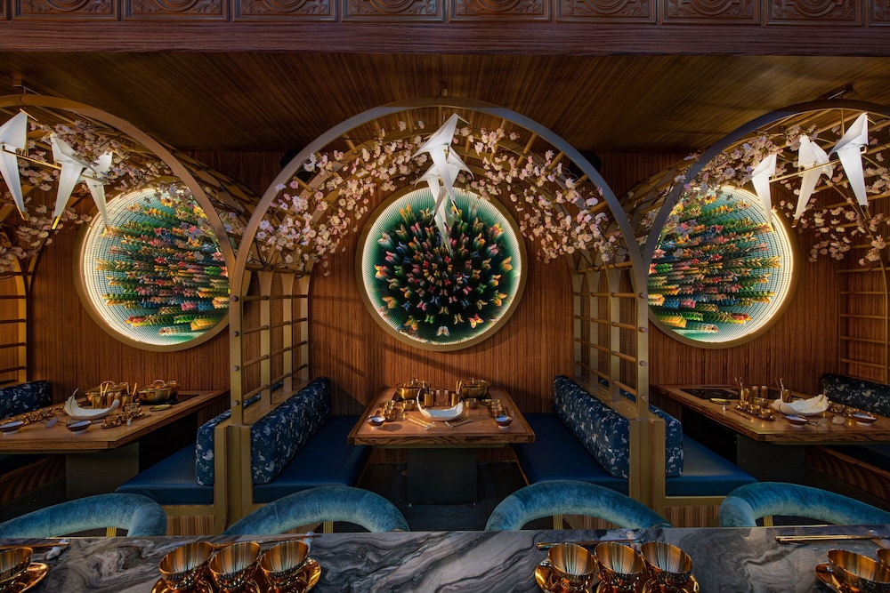 Moxy Downtown Los Angeles — Restaurant & bars in Los Angeles, California