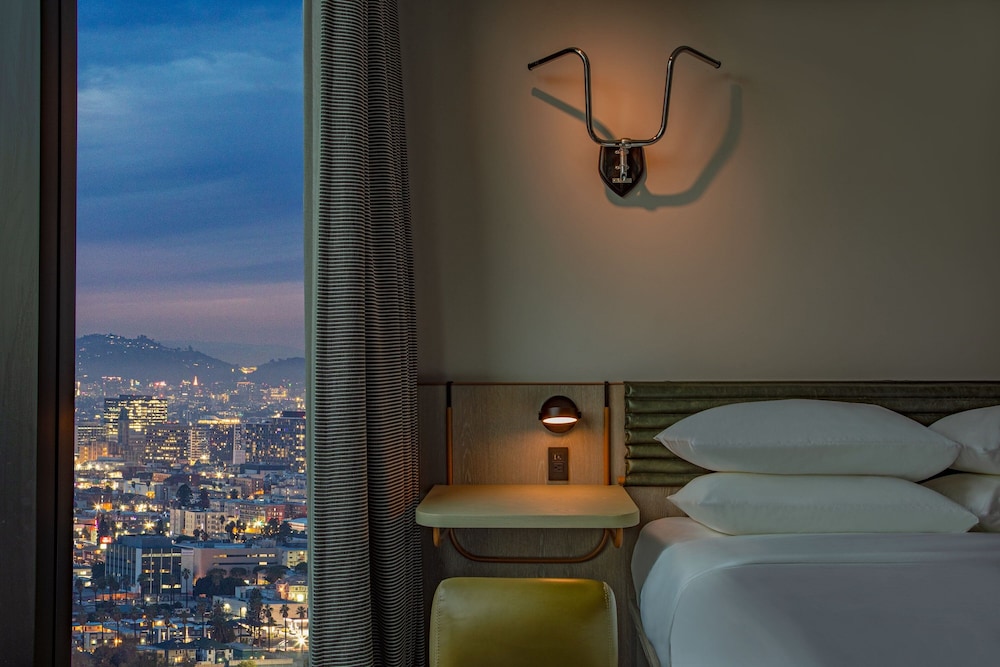 Moxy Downtown Los Angeles — Hotel rooms in Los Angeles, California