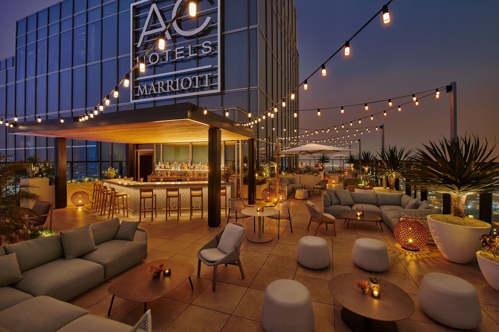 Moxy Downtown Los Angeles — Restaurant & bars in Los Angeles, California