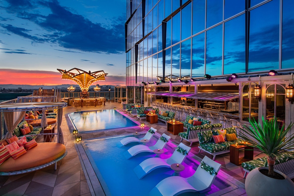 Moxy Downtown Los Angeles — Restaurant & bars in Los Angeles, California