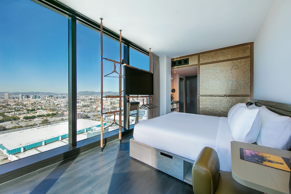 Moxy Downtown Los Angeles — Hotel rooms in Los Angeles, California