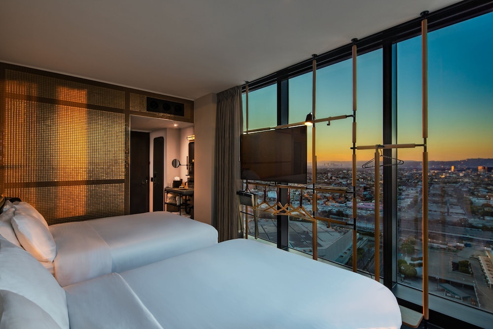 Moxy Downtown Los Angeles — Hotel rooms in Los Angeles, California