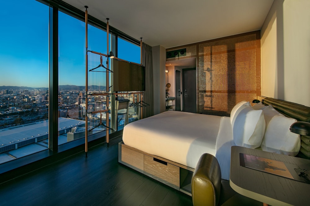 Moxy Downtown Los Angeles — Hotel rooms in Los Angeles, California