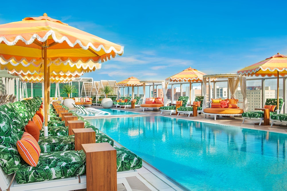 Moxy Downtown Los Angeles — Swimming pool in Los Angeles, California