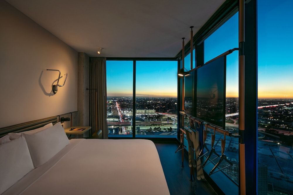 Moxy Downtown Los Angeles — Hotel rooms in Los Angeles, California