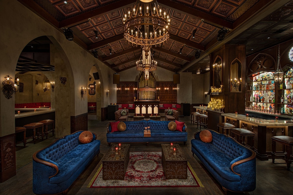 Moxy Downtown Los Angeles — Restaurant & bars in Los Angeles, California