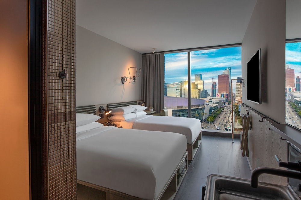 Moxy Downtown Los Angeles — Hotel rooms in Los Angeles, California
