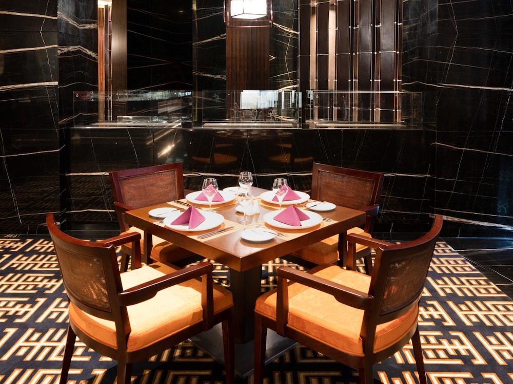 Rixos Marina Abu Dhabi — Restaurant & bars in Abu Dhabi