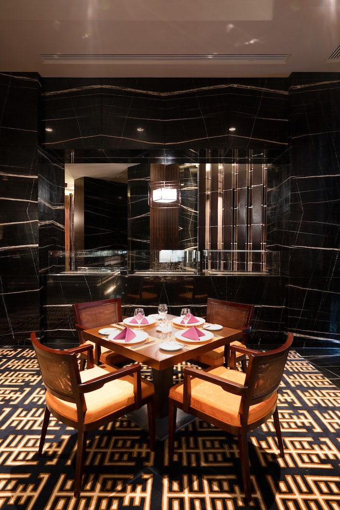 Rixos Marina Abu Dhabi — Restaurant & bars in Abu Dhabi