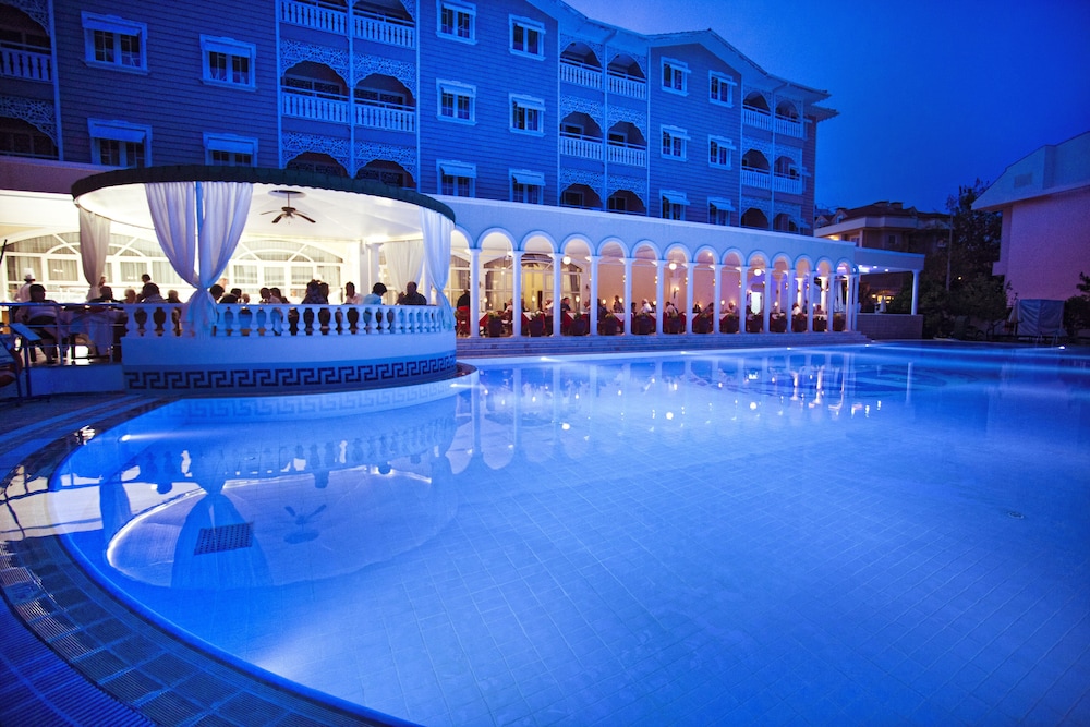 Pashas Princess by Werde Hotels Adult Only (+16) - All inclusive — Swimming pool in Kemer