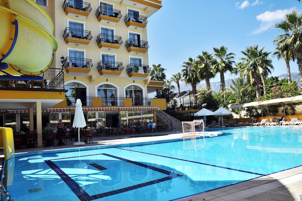 Stella Hotel — Swimming pool in Kemer