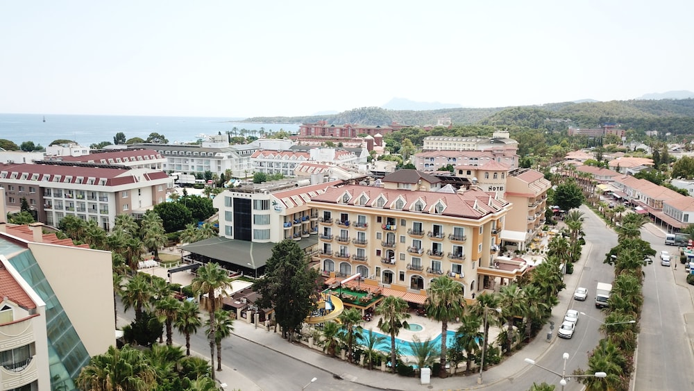 Stella Hotel — Hotel building in Kemer