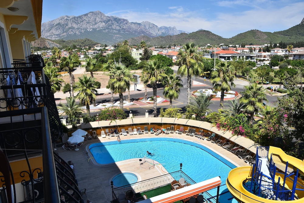 Stella Hotel — Swimming pool in Kemer