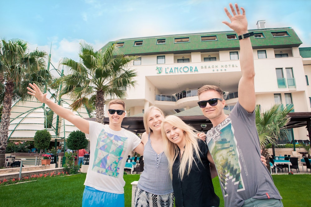 L'ancora Beach Hotel — Hotel building in Kemer