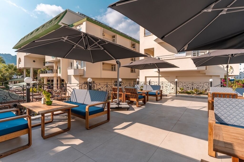 L'ancora Beach Hotel — Hotel building in Kemer