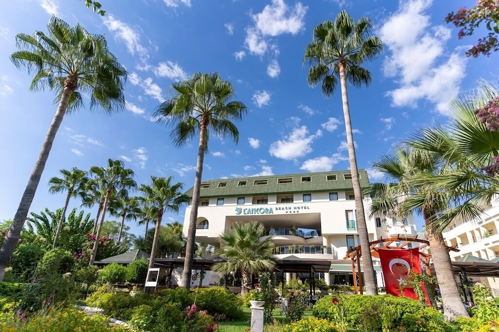 L'ancora Beach Hotel — Hotel building in Kemer