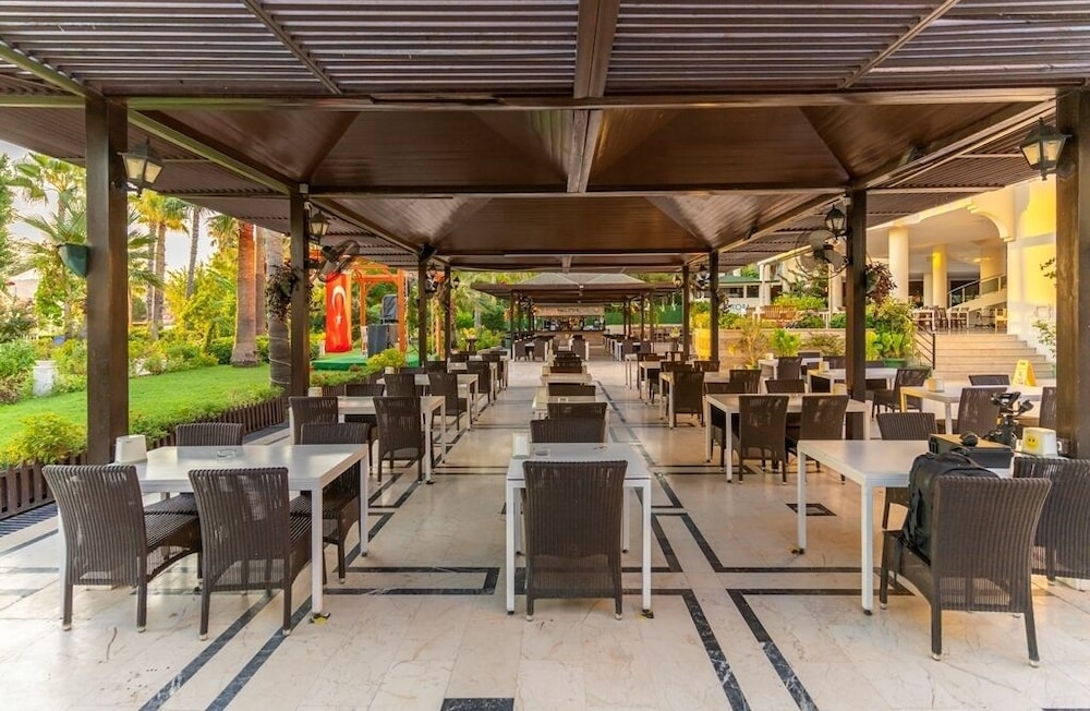 L'ancora Beach Hotel — Restaurant & bars in Kemer