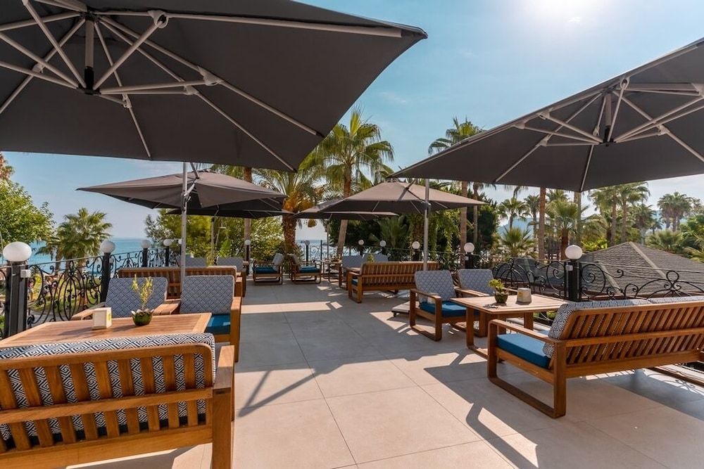L'ancora Beach Hotel — Restaurant & bars in Kemer