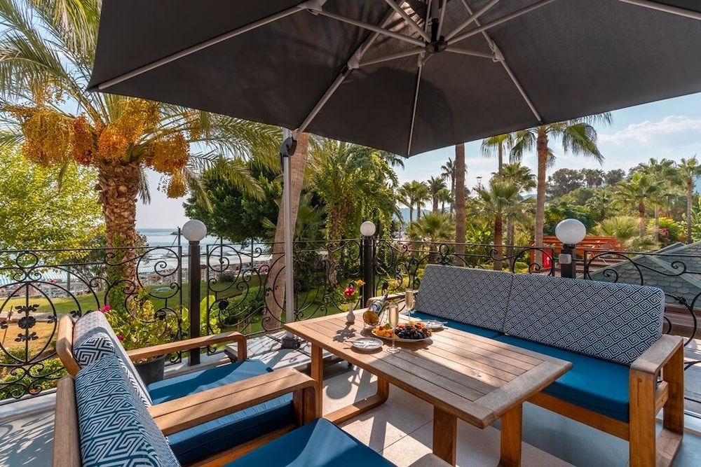 L'ancora Beach Hotel — Restaurant & bars in Kemer