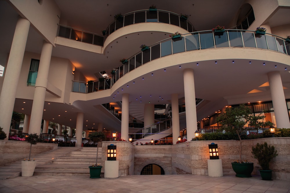 L'ancora Beach Hotel — Hotel building in Kemer